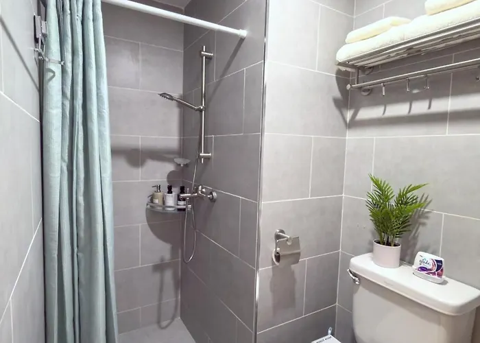 Unit At J Tower - Near Cebu Intl Airport And Sm J Mall 만다웨 시